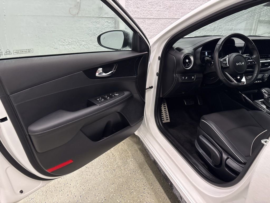 Used 2024 Kia Forte GT-Line w/ GT-Line Premium Package image 12