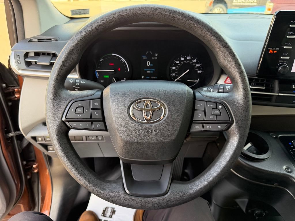 Used 2022 Toyota Sienna LE FWD image 14