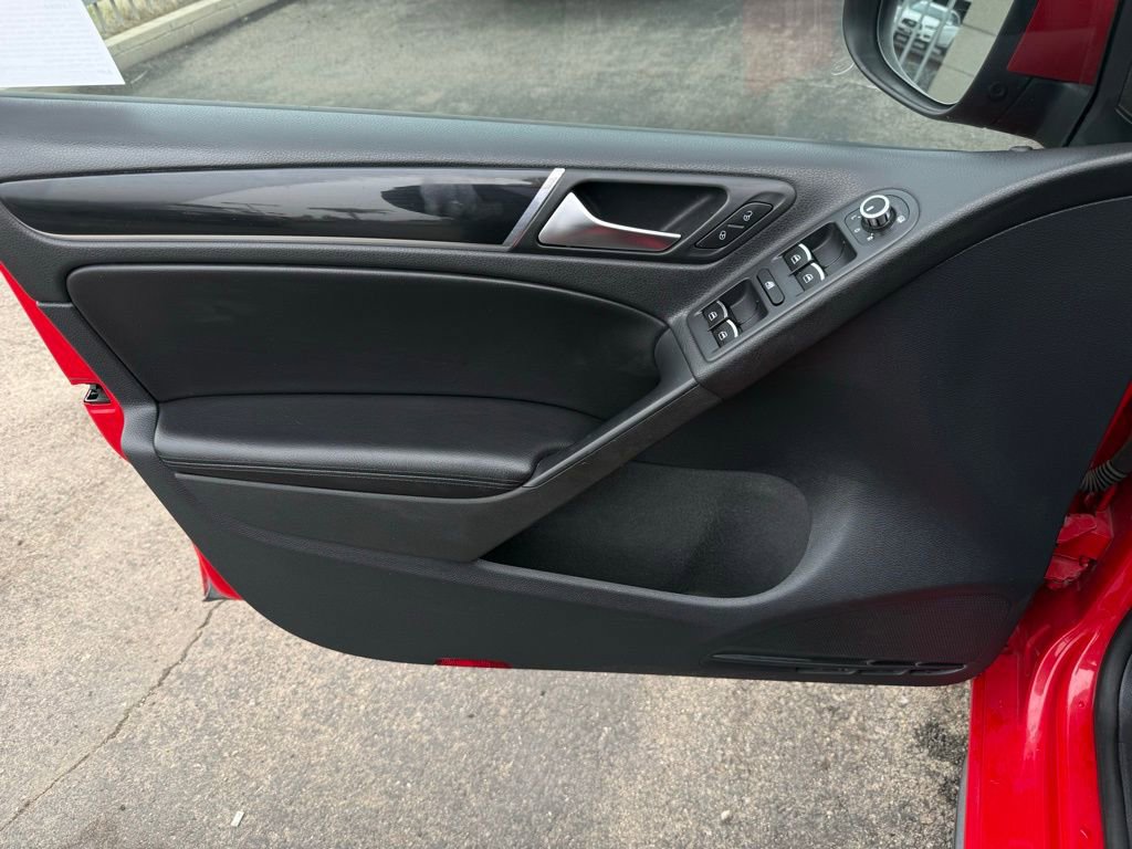 Used 2011 Volkswagen Golf 4-Door image 18