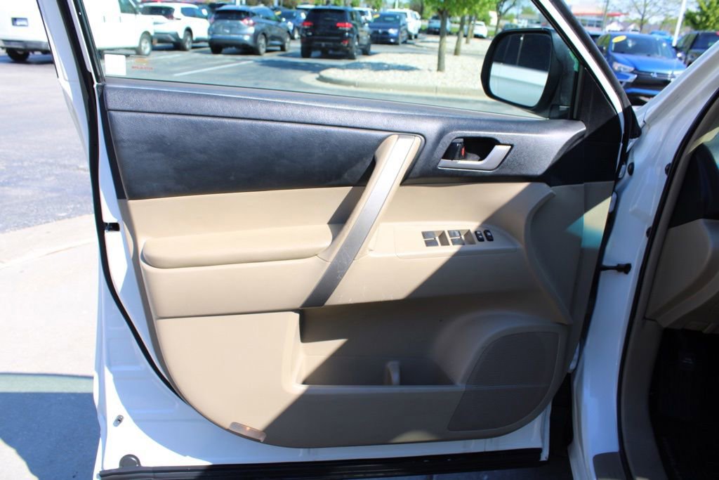 Used 2013 Toyota Highlander SE AWD/4WD image 19
