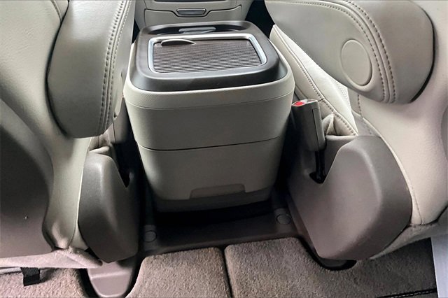 Used 2021 Chrysler Pacifica Touring-L image 10