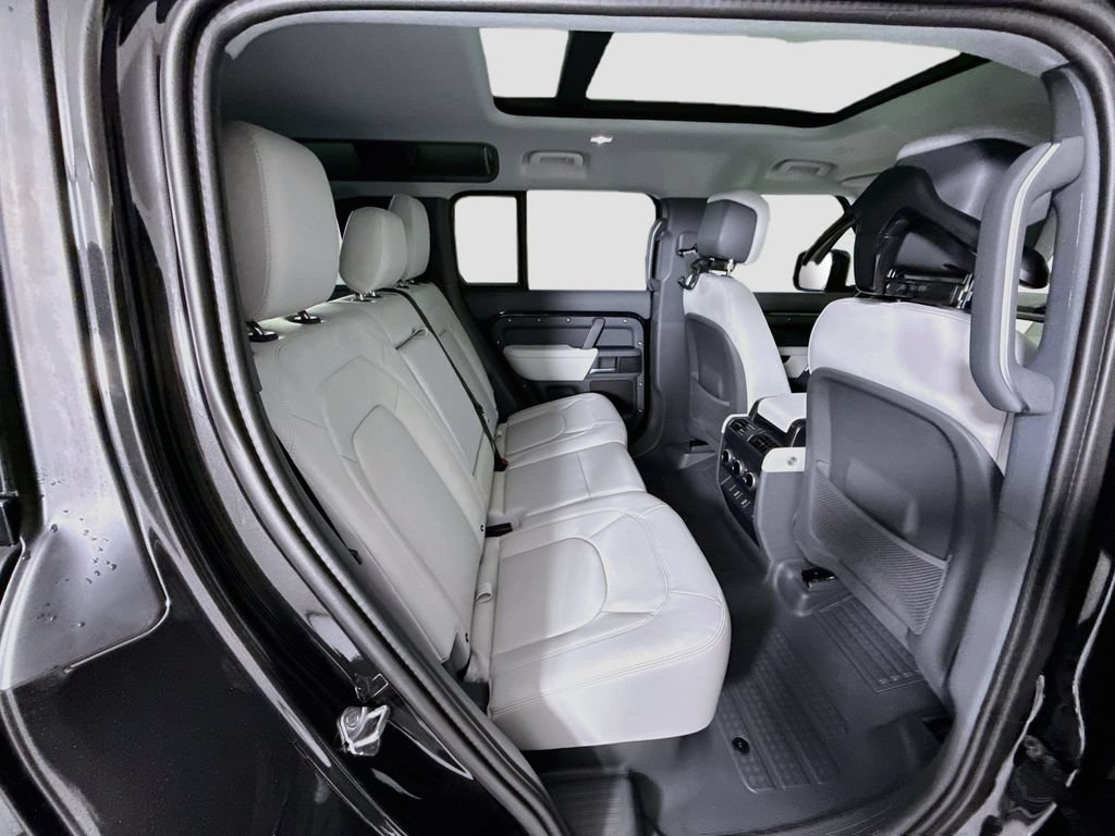 New 2026 Land Rover Defender 110 X-Dynamic SE AWD/4WD image 24