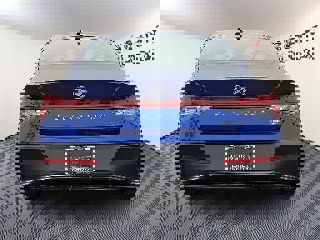 Used 2025 Hyundai Elantra Limited image 5