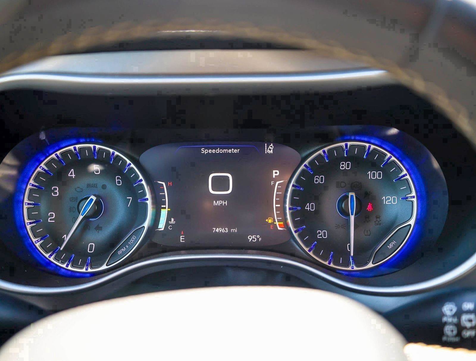 Used 2023 Chrysler Pacifica Touring-L FWD image 15