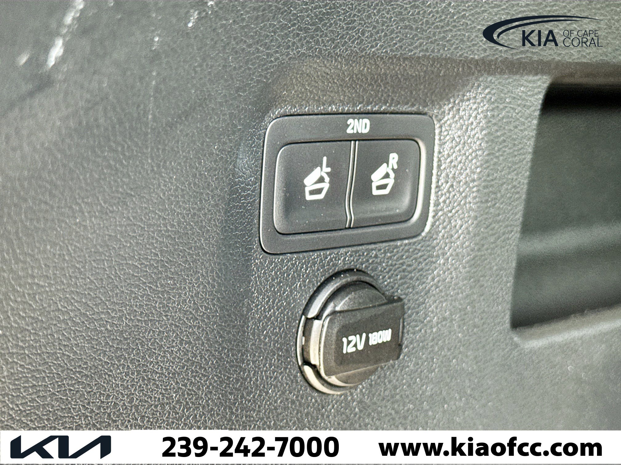 Used 2023 Kia Telluride EX w/ EX Captain's Chair Package image 12