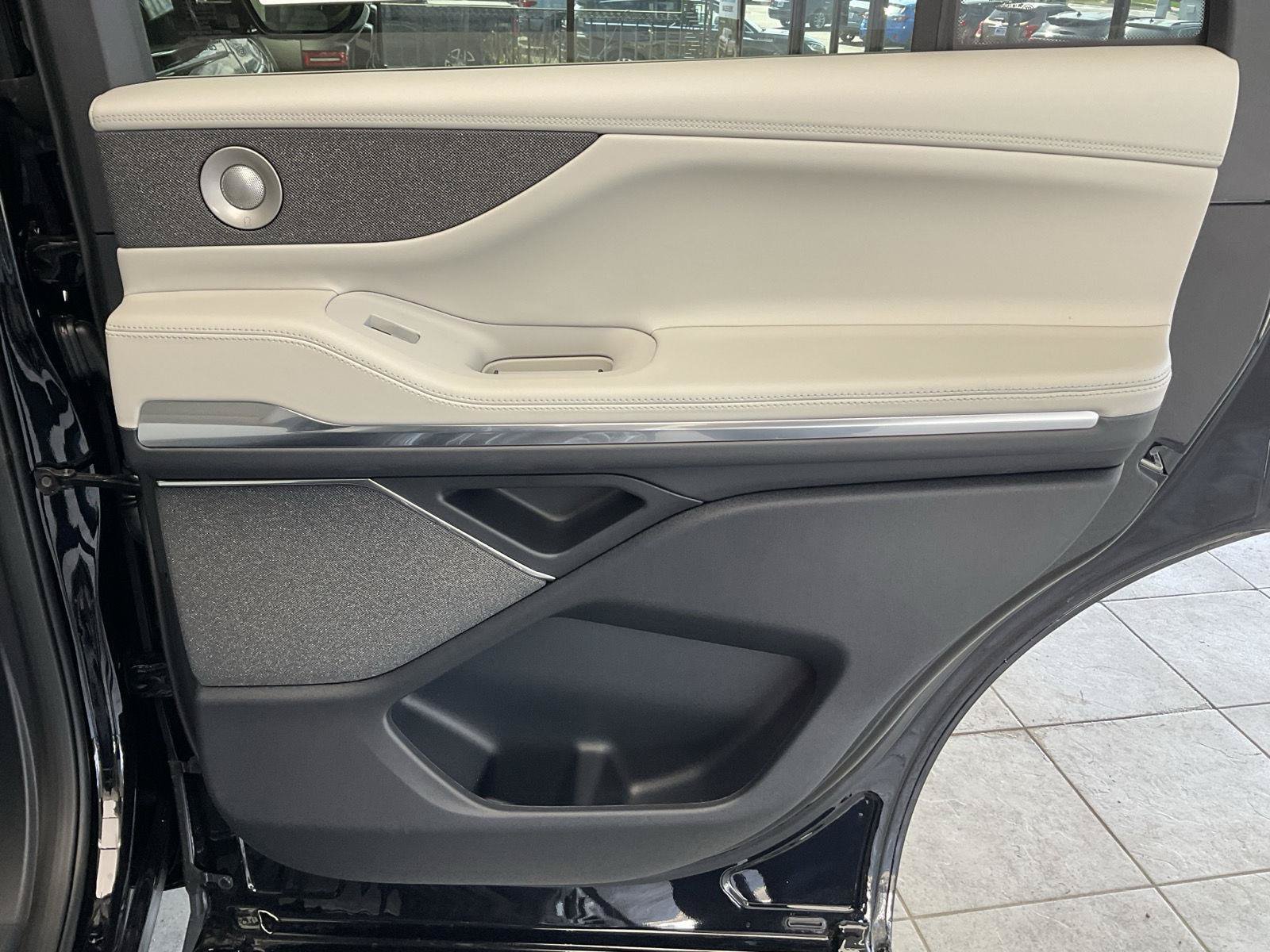 New 2026 Lincoln Navigator Reserve AWD/4WD image 15