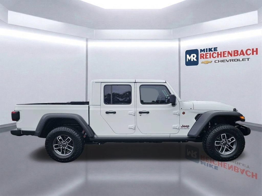 Used 2025 Jeep Gladiator Mojave w/ Technology Group AWD/4WD image 3