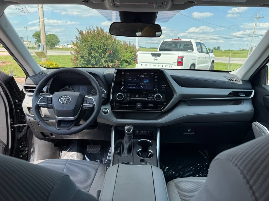 Used 2022 Toyota Highlander LE FWD image 22