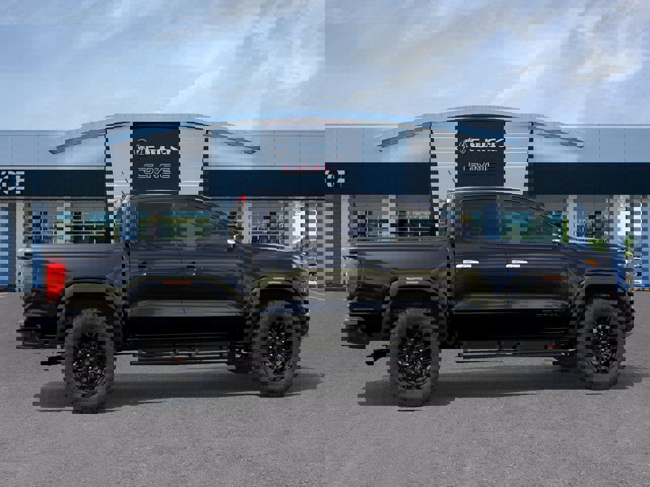 New 2026 GMC Canyon Denali w/ LPO, Denali Black Edition image 5