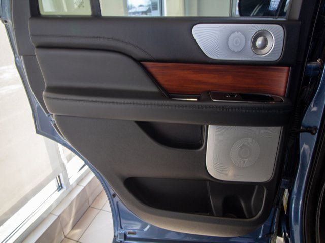 Used 2018 Lincoln Navigator Reserve w/ Technology Package image 9