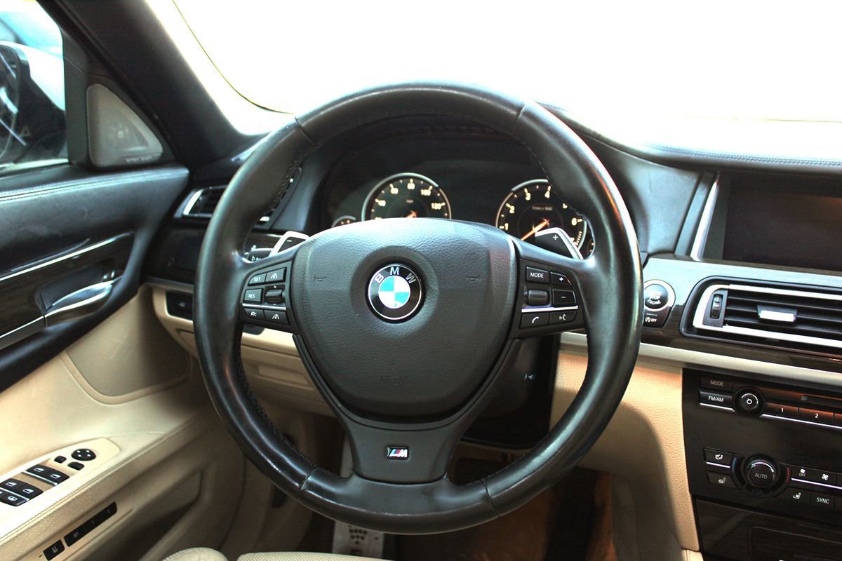 Used 2015 BMW 750Li RWD image 18