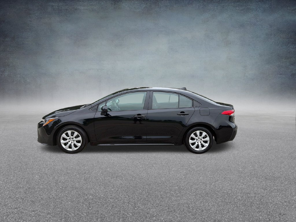Used 2025 Toyota Corolla LE FWD image 2