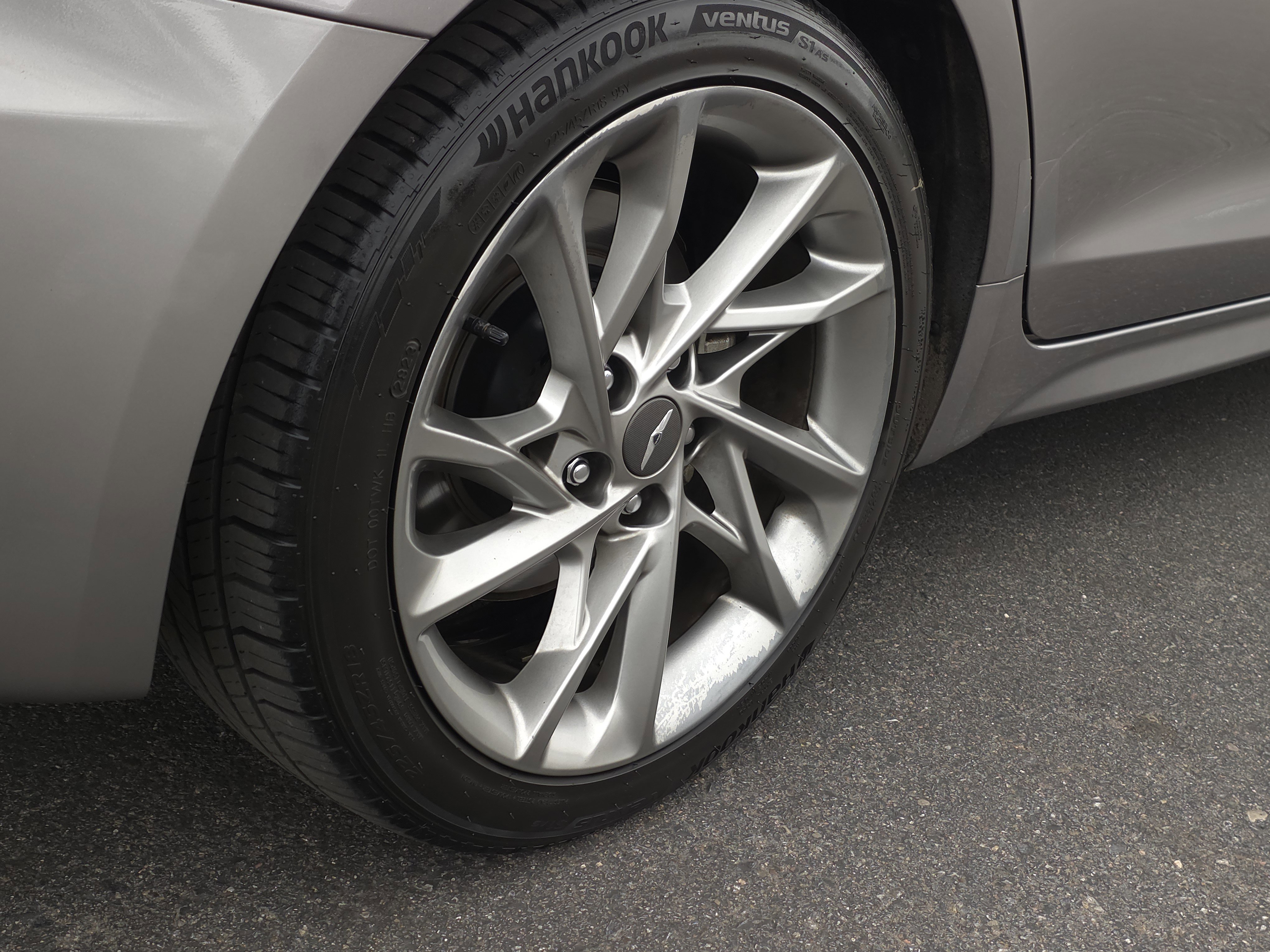 Used 2022 Genesis G70 2.0T image 5