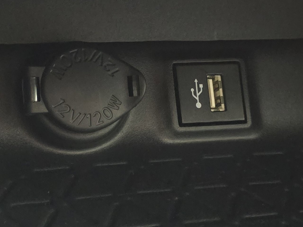 Certified 2025 Toyota RAV4 XLE w/ Convenience Package image 31