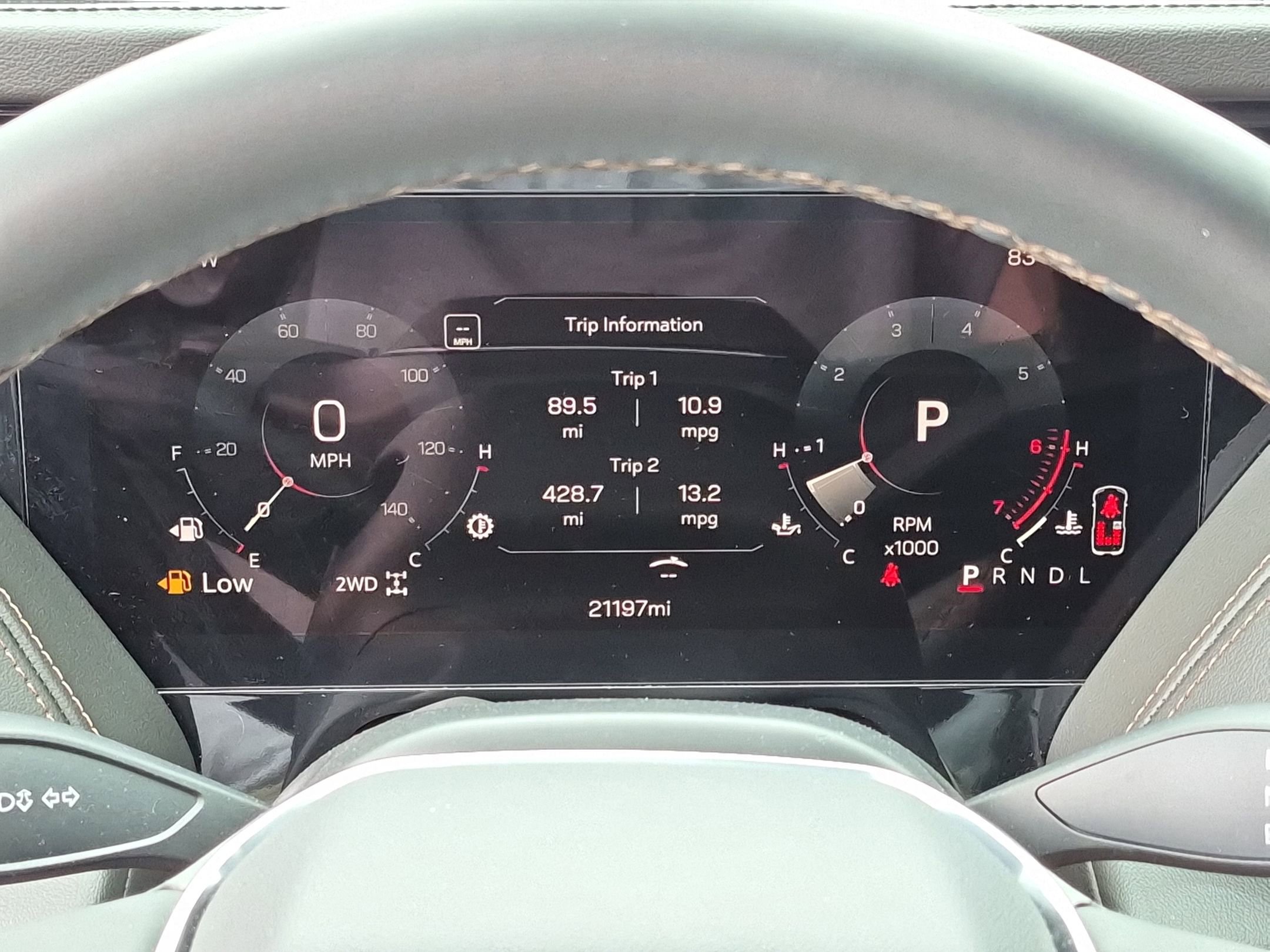 Used 2025 GMC Yukon XL AT4 w/ AT4 Premium Package AWD/4WD image 21