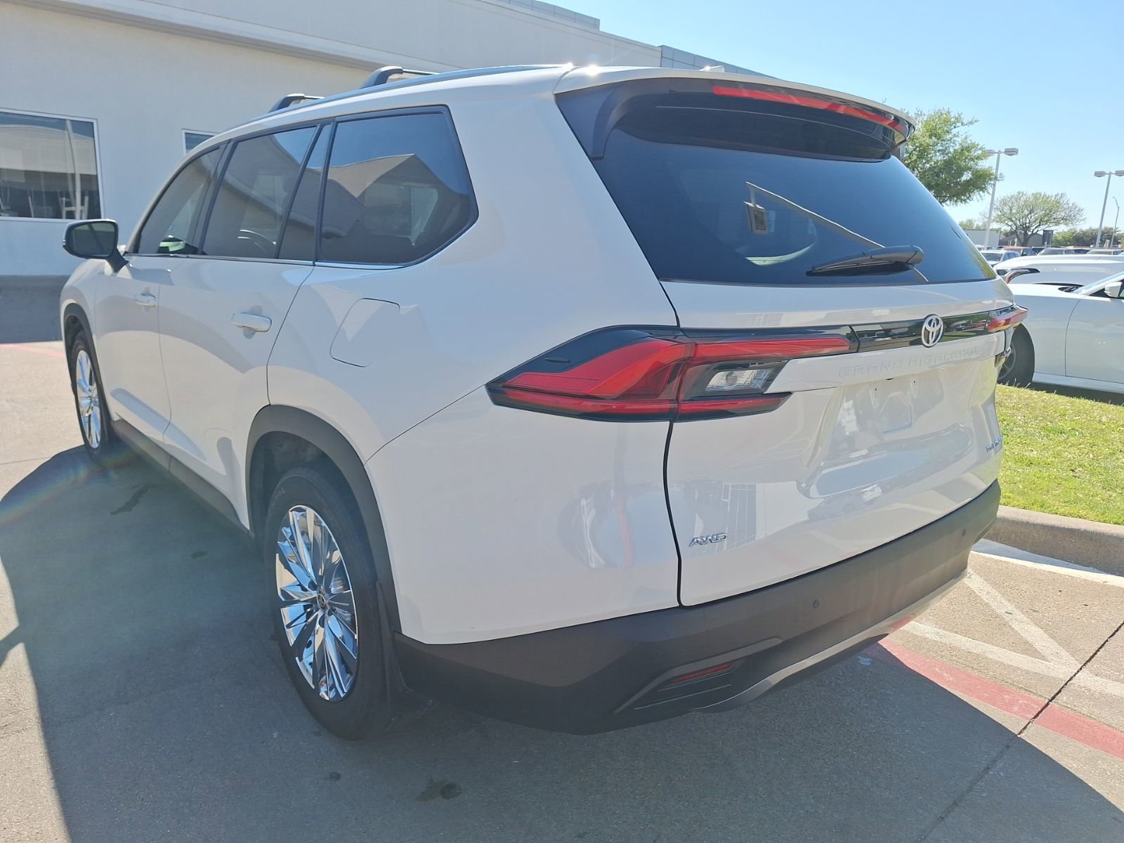 Used 2024 Toyota Grand Highlander Platinum image 4