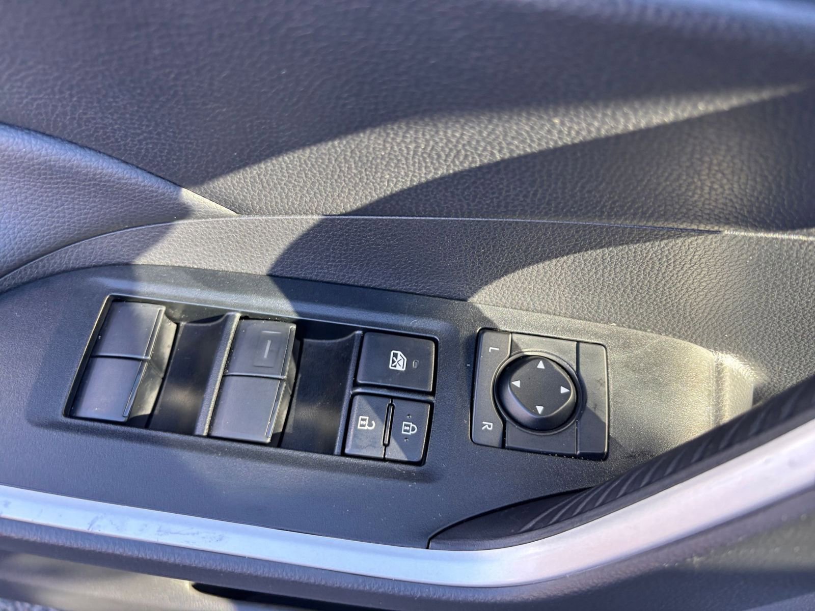 Used 2025 Toyota RAV4 LE image 20