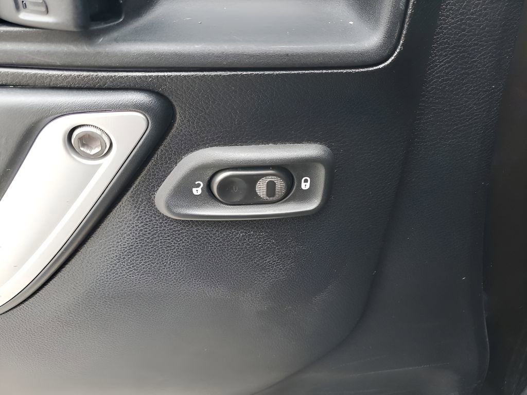 Used 2014 Jeep Wrangler Unlimited Sahara w/ Connectivity Group image 28