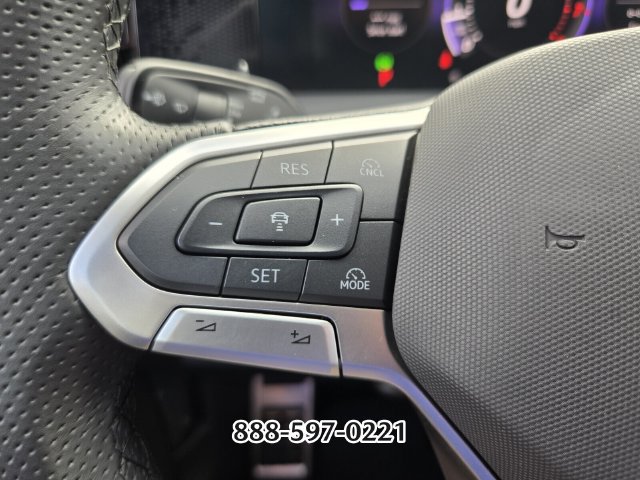 Used 2025 Volkswagen Tiguan SE R-Line AWD/4WD image 28