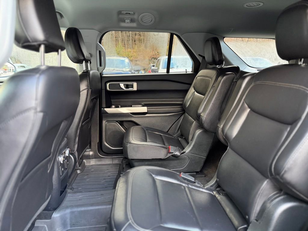 Used 2021 Ford Explorer XLT w/ Equipment Group 202A image 4