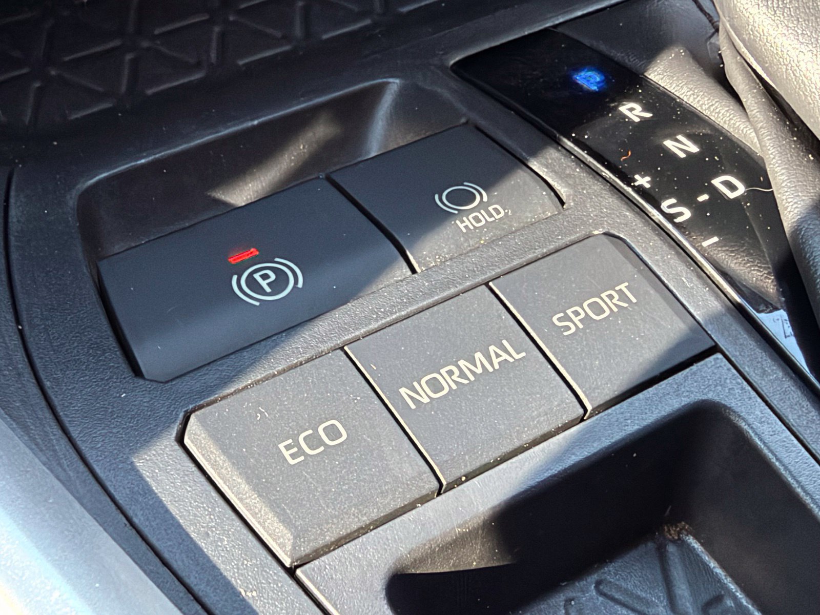 Used 2019 Toyota RAV4 XLE Premium FWD image 25