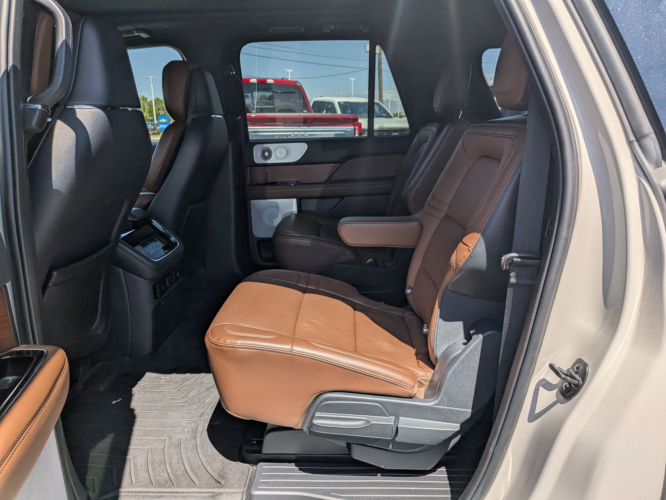 Used 2024 Lincoln Navigator L Reserve AWD/4WD image 30