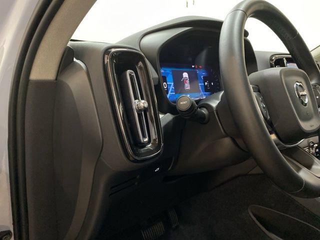 Used 2025 Volvo XC40 B5 Plus AWD/4WD image 18