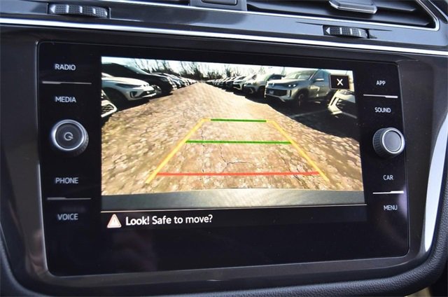 Certified 2022 Volkswagen Tiguan SE image 11