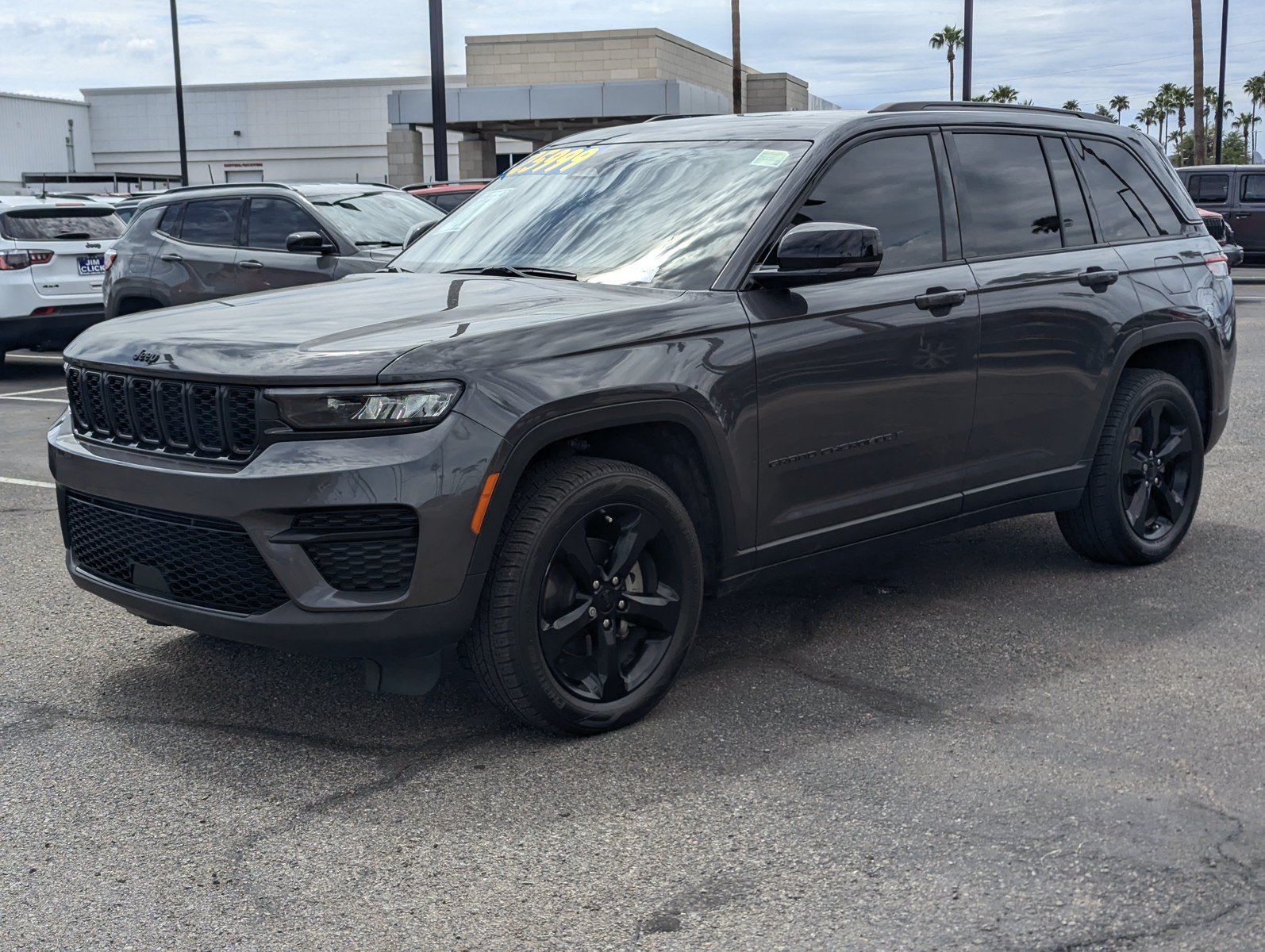 Used 2022 Jeep Grand Cherokee Altitude RWD image 5