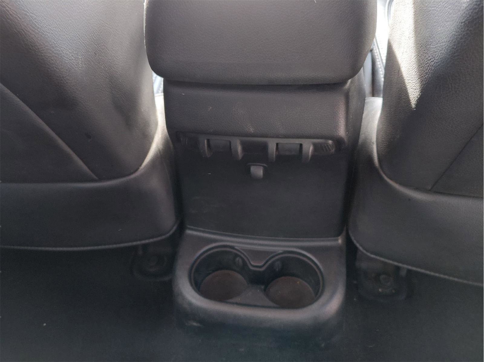 Used 2015 Jeep Wrangler Unlimited Rubicon w/ Connectivity Group image 16