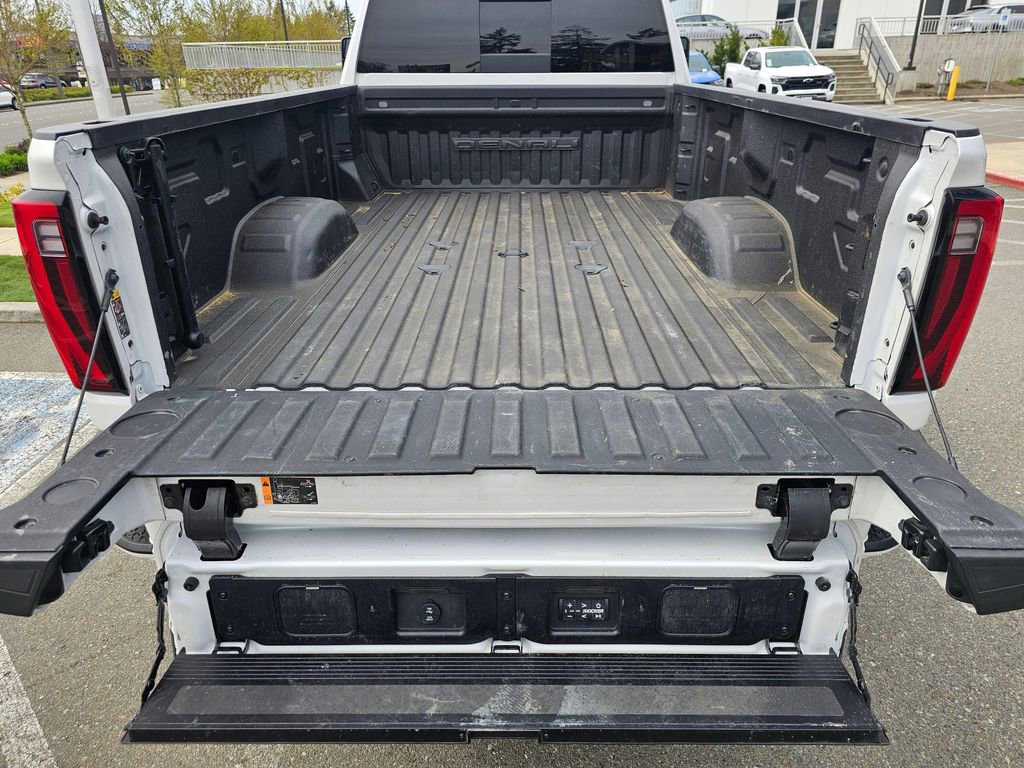 Used 2024 GMC Sierra 3500 Denali Ultimate AWD/4WD image 13
