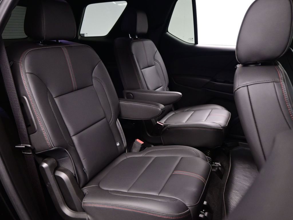 Used 2023 Chevrolet Traverse RS image 33