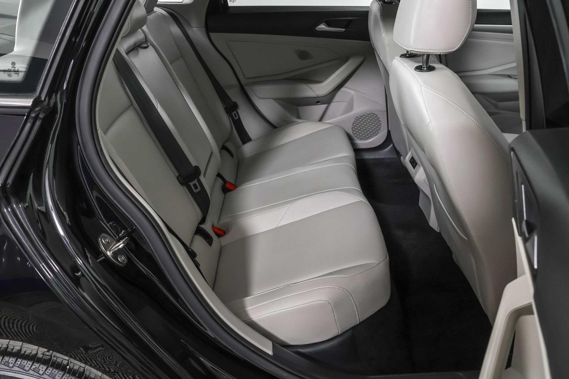 Used 2020 Volkswagen Jetta SE w/ SE Cold Weather Package image 40