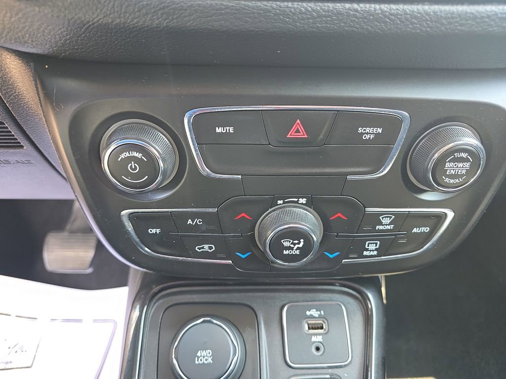 Used 2020 Jeep Compass Limited AWD/4WD image 28