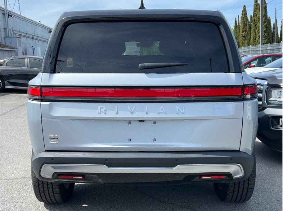 Used 2024 Rivian R1S Adventure image 4