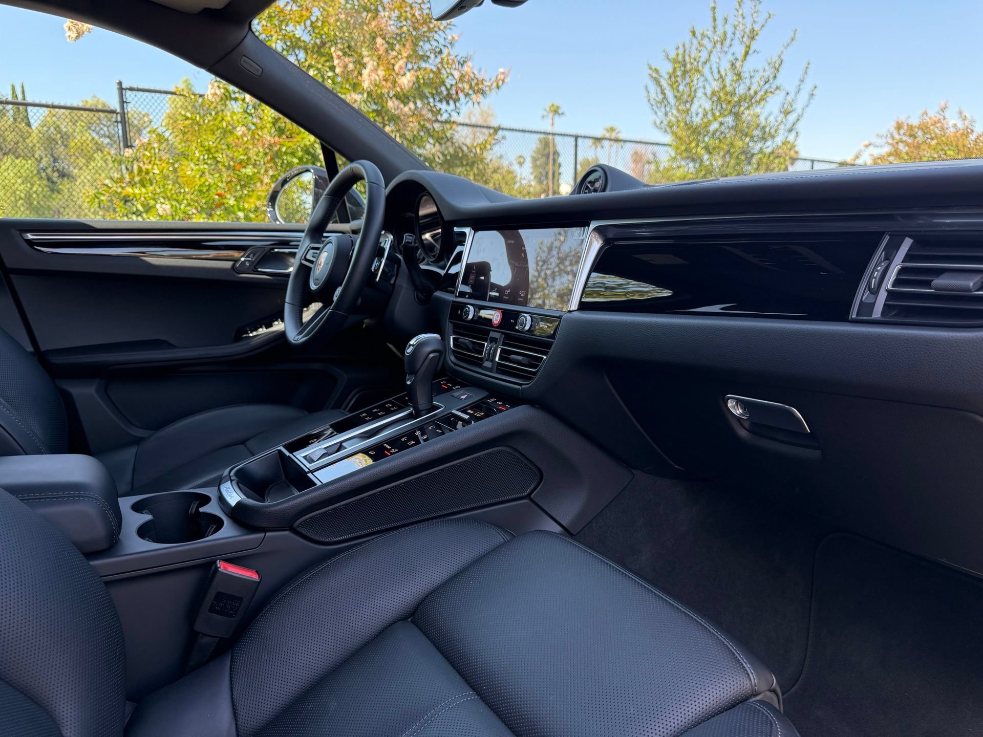 Used 2026 Porsche Macan AWD/4WD image 24