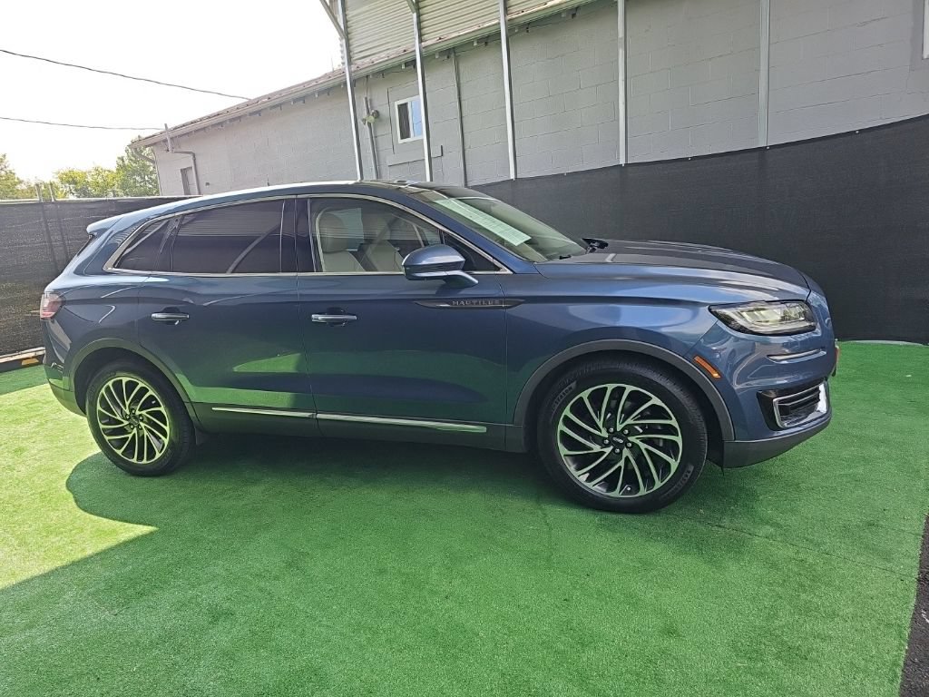 Used 2019 Lincoln Nautilus Reserve AWD/4WD image 3