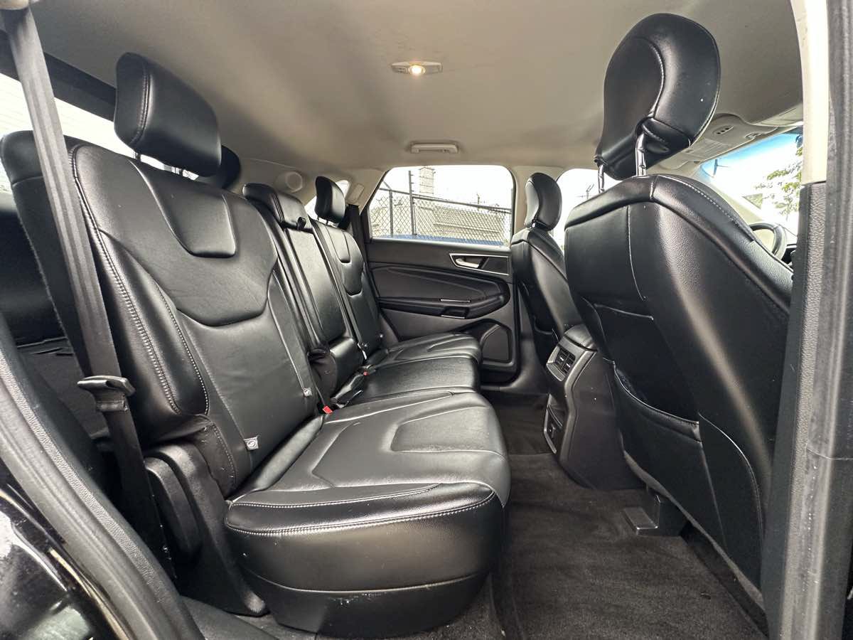 Used 2018 Ford Edge Titanium AWD/4WD image 35