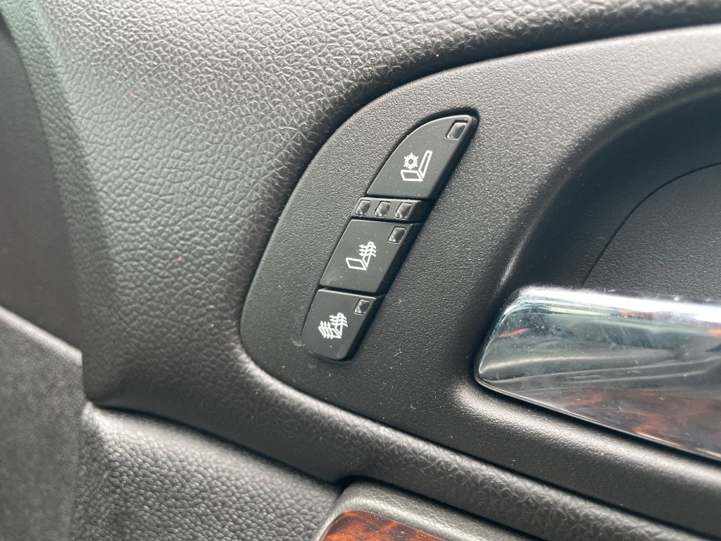 Used 2012 GMC Yukon XL Denali RWD image 20