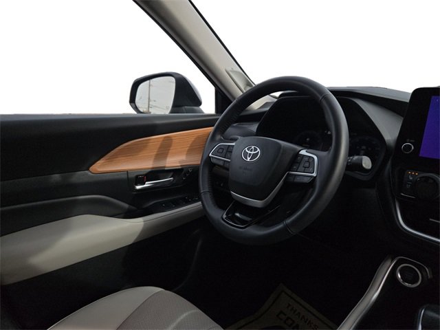 Certified 2025 Toyota Grand Highlander AWD image 16