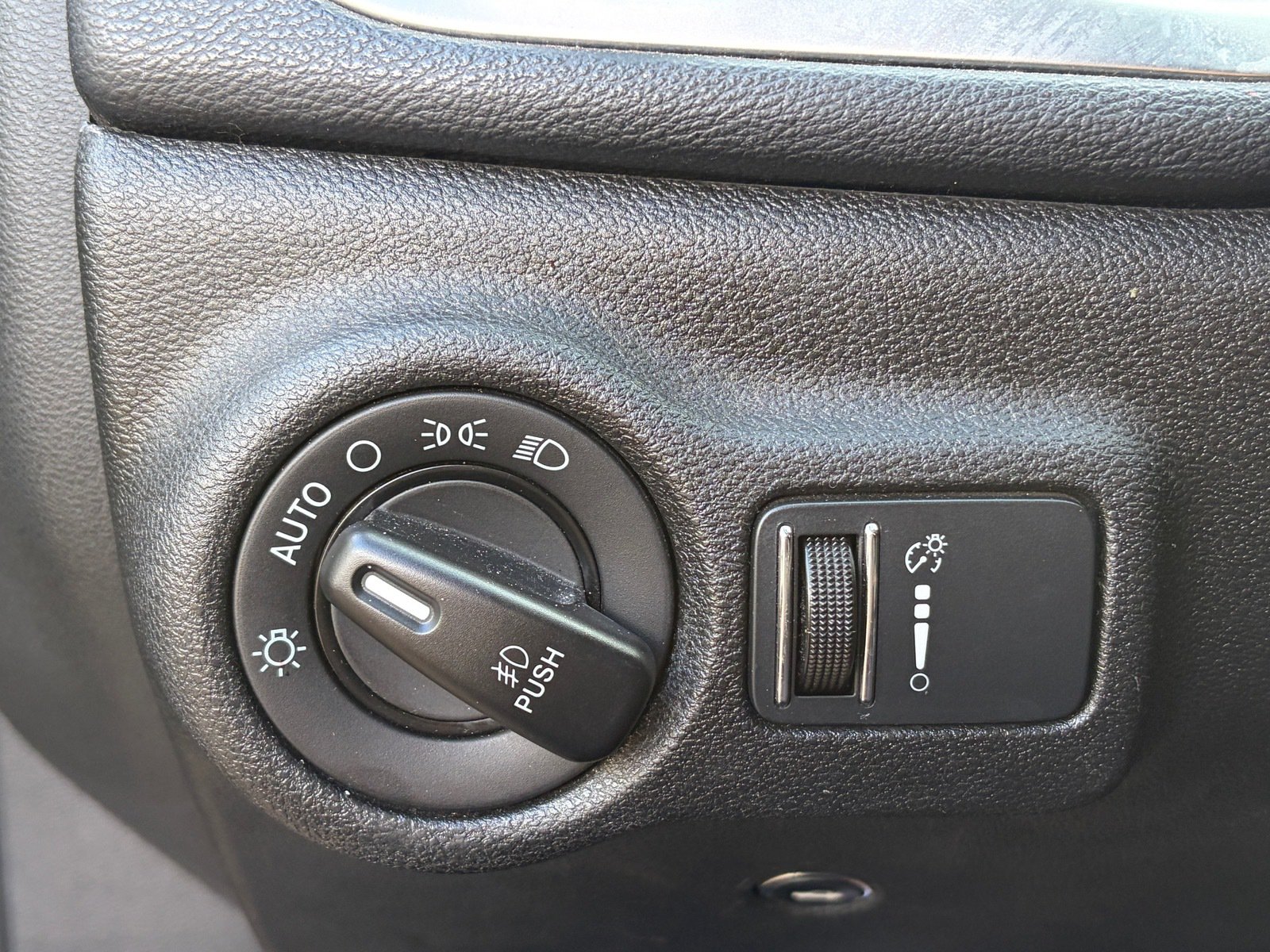 Used 2015 Dodge Dart SXT w/ Rallye Appearance Group FWD image 9