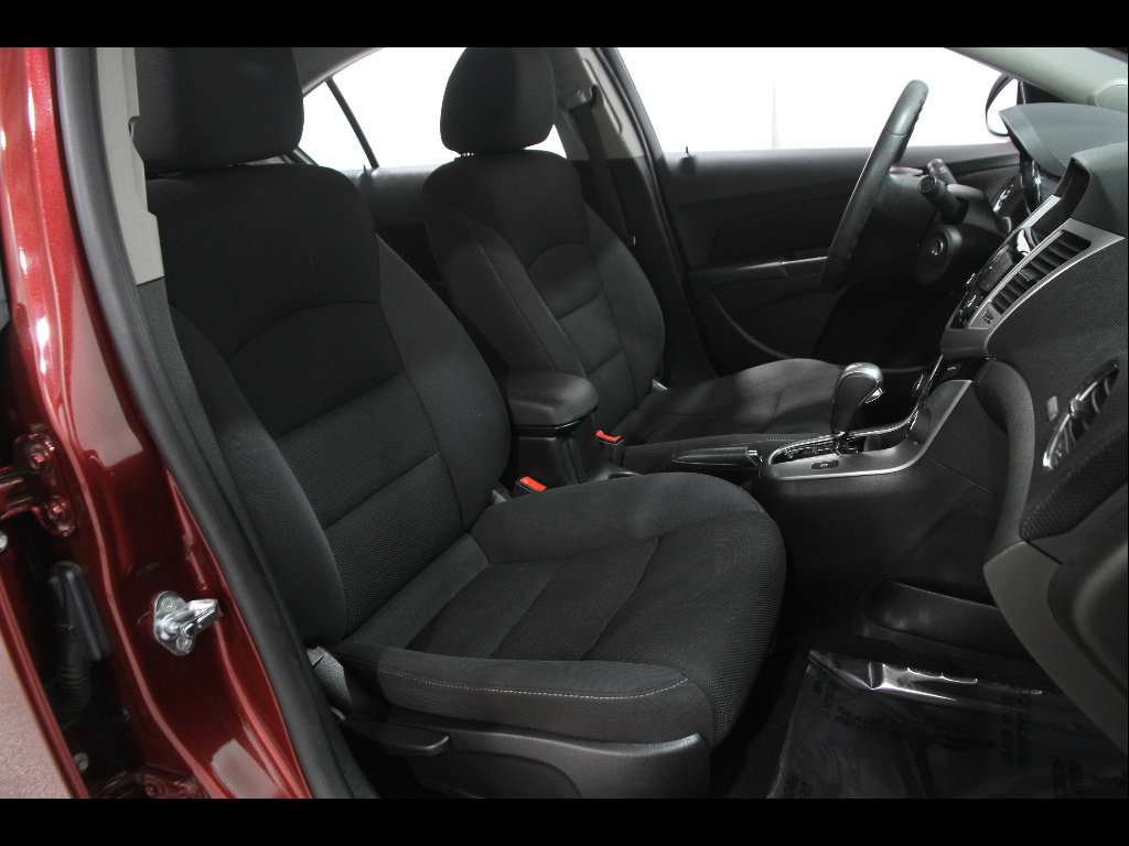 Used 2015 Chevrolet Cruze LT FWD image 14