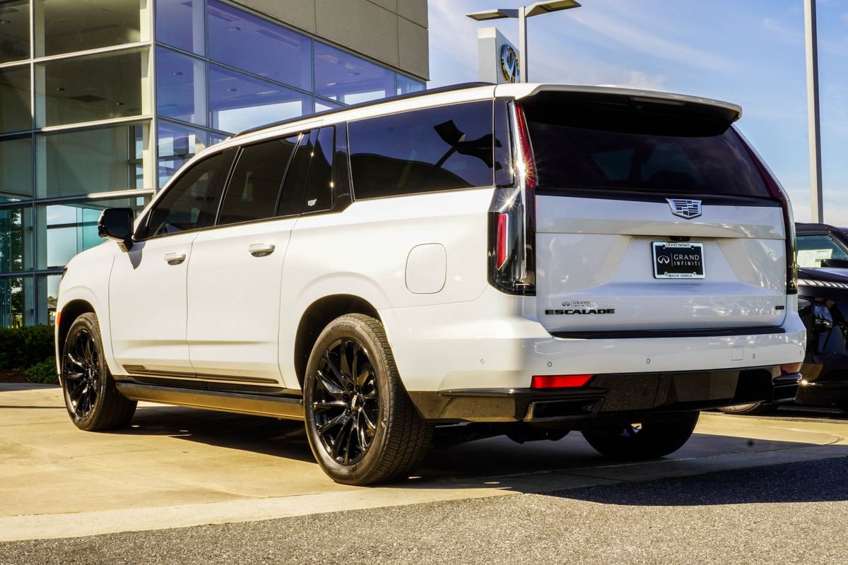 Used 2024 Cadillac Escalade ESV Sport Platinum w/ LPO, ONYX Package AWD/4WD image 10