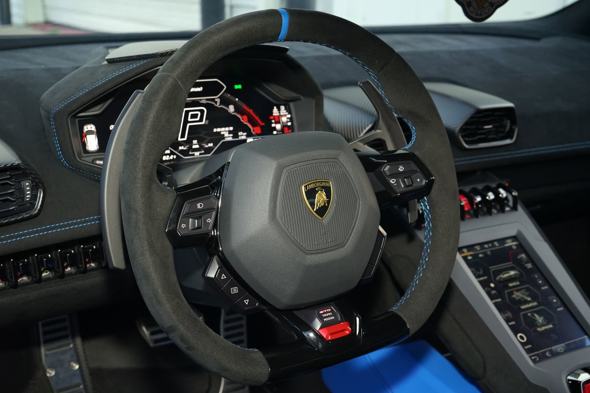 Used 2022 Lamborghini Huracan STO image 17