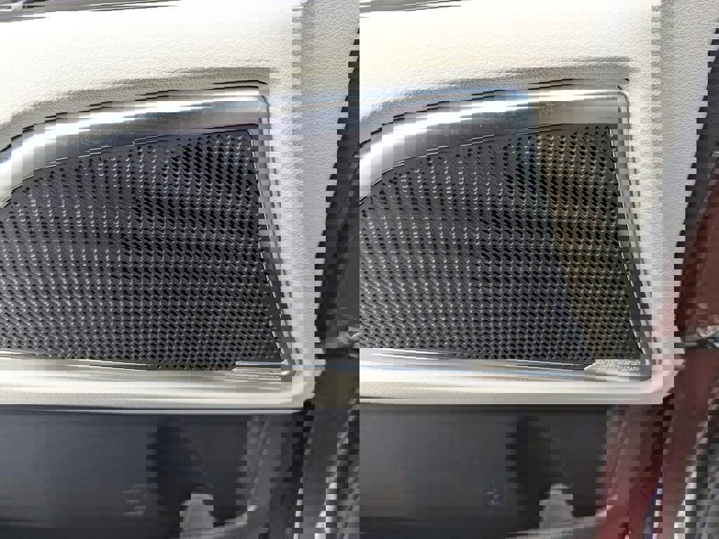 Certified 2022 Kia Telluride SX w/ Towing Package image 17