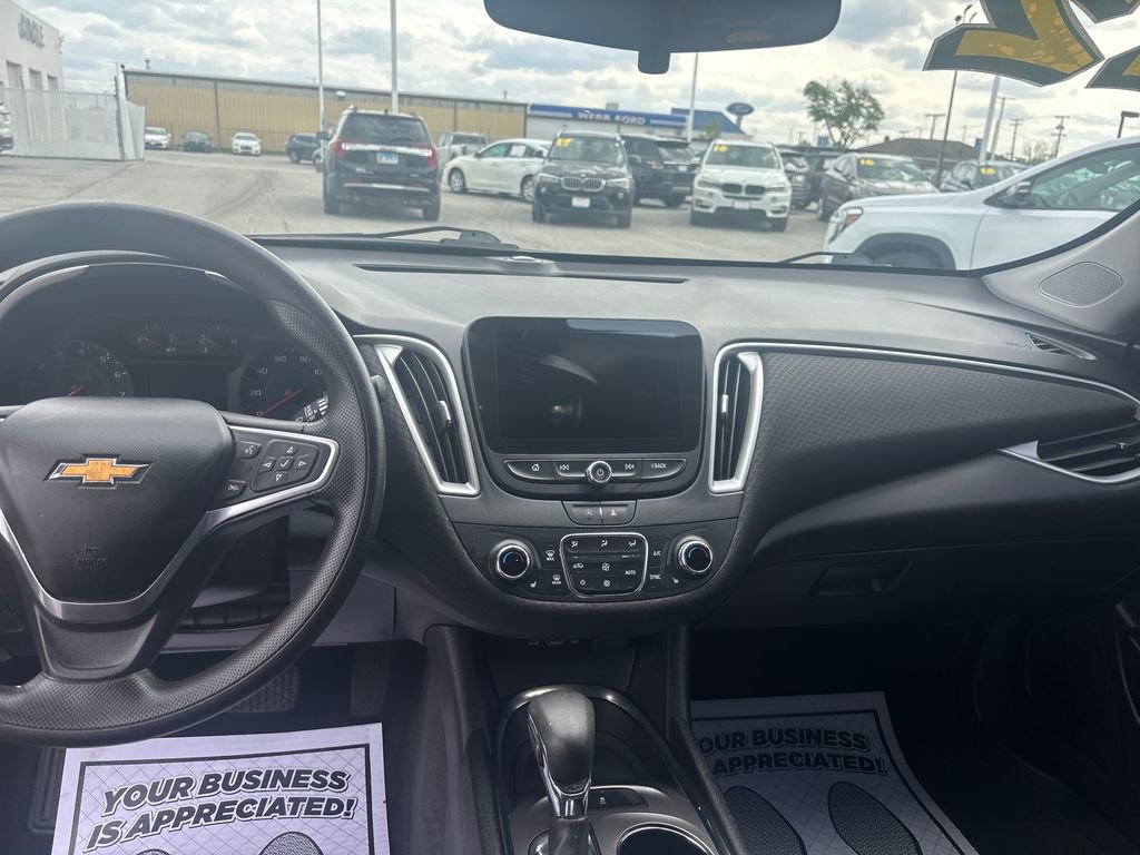 Used 2022 Chevrolet Malibu LT FWD image 16