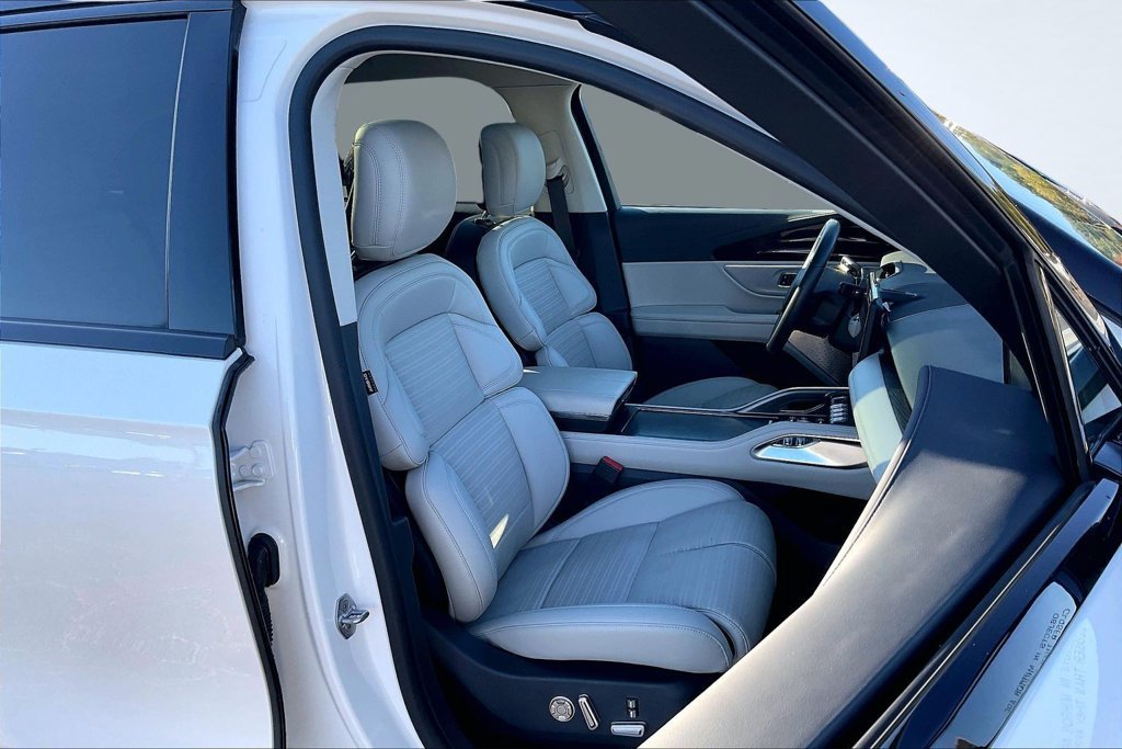 Used 2026 Lincoln Nautilus Reserve AWD/4WD image 30