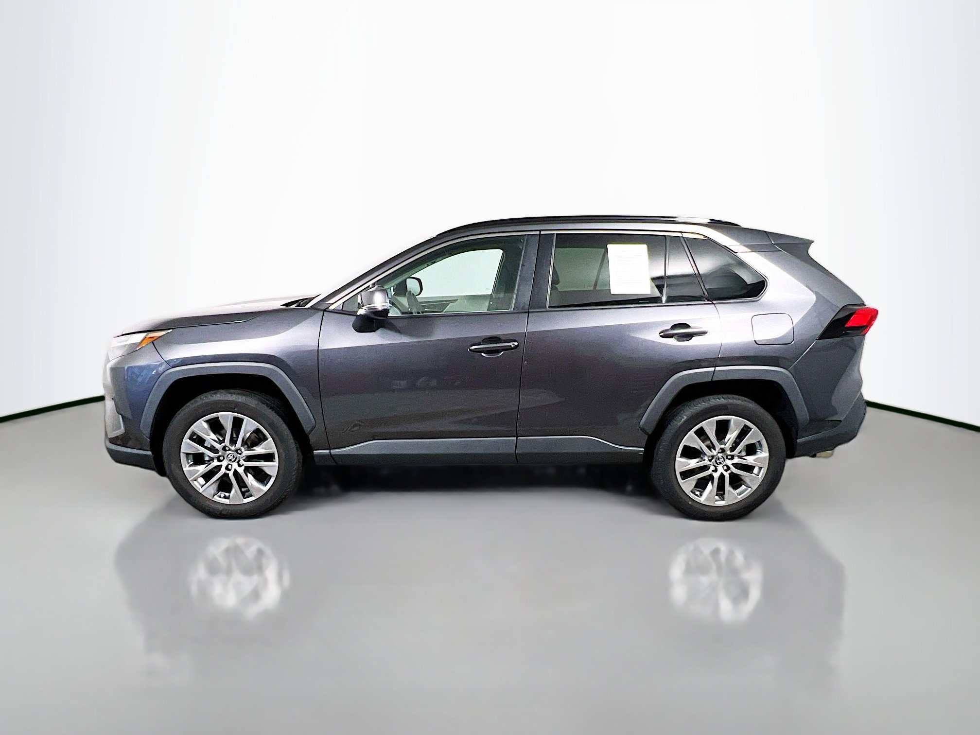 Used 2023 Toyota RAV4 XLE Premium image 9