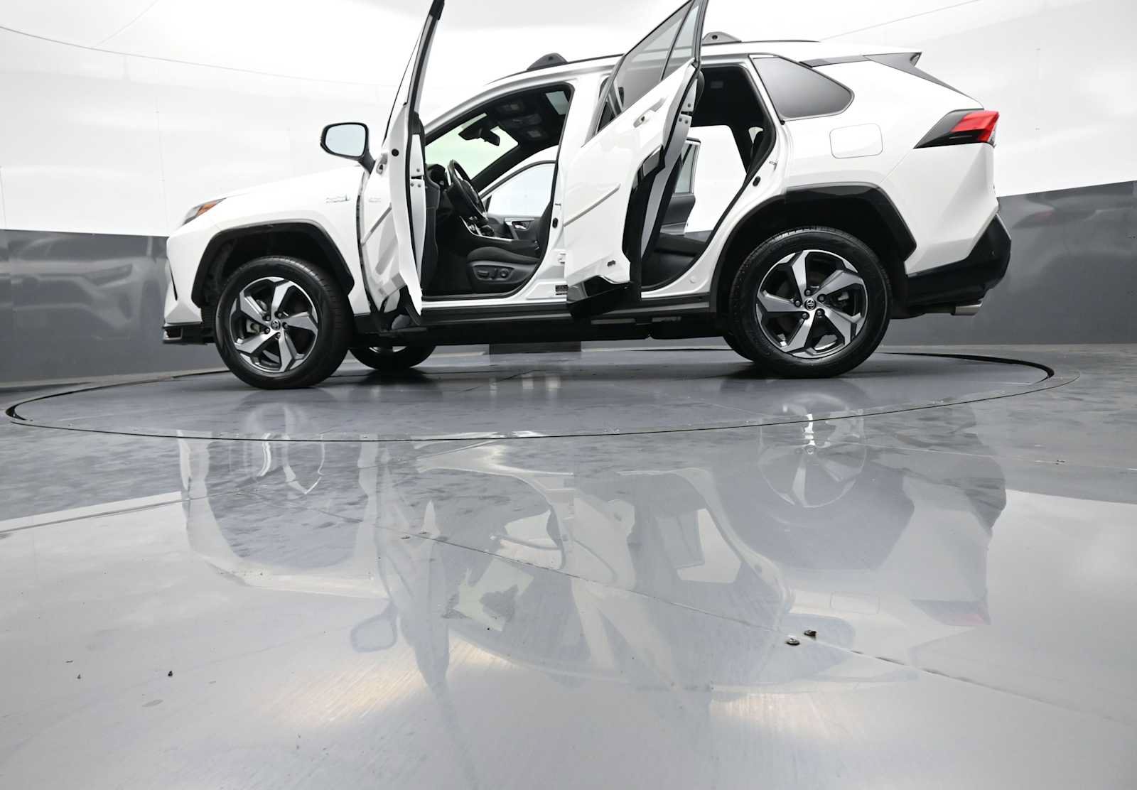 Used 2023 Toyota RAV4 SE w/ Weather & Moonroof Package AWD/4WD image 50