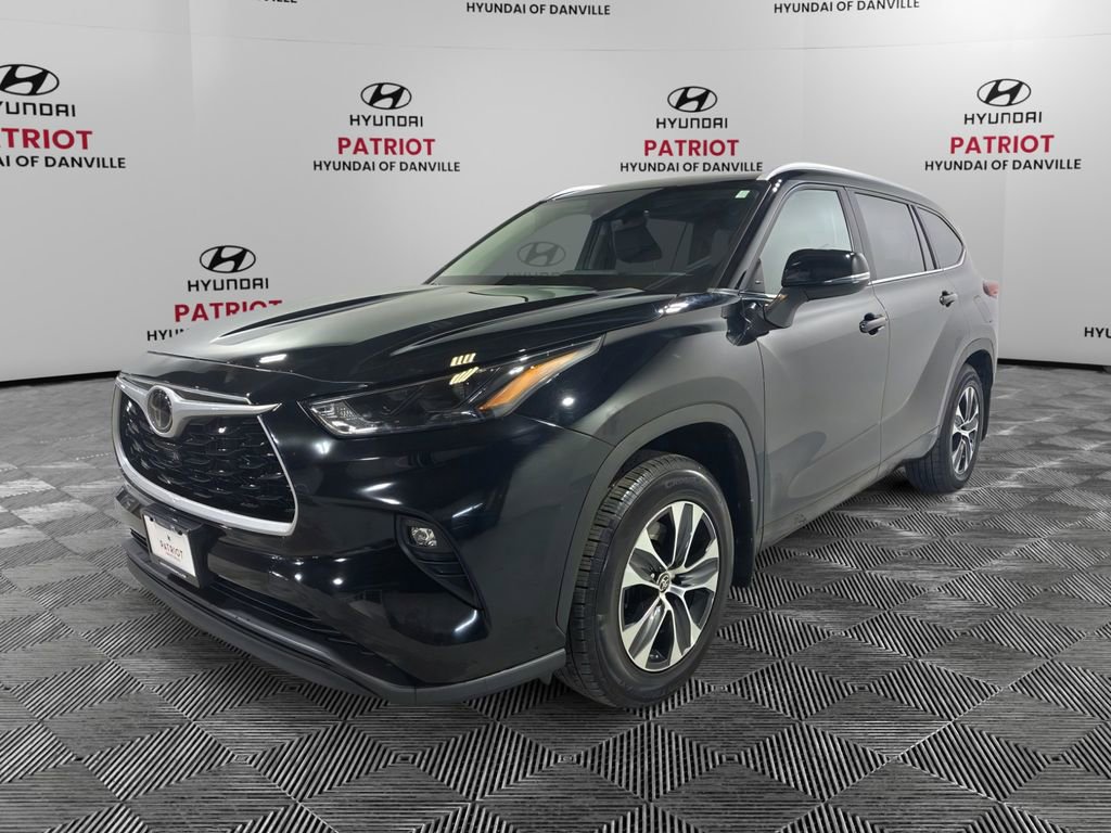 Used 2023 Toyota Highlander XLE video 2